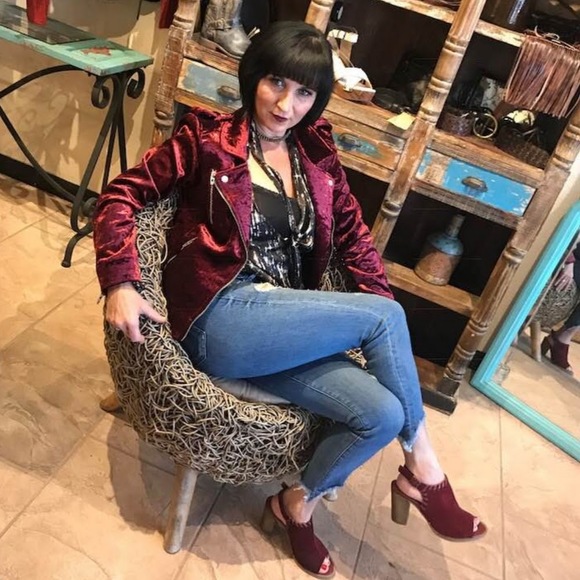 Meet your Posher, Christine - Picture 1 of 1